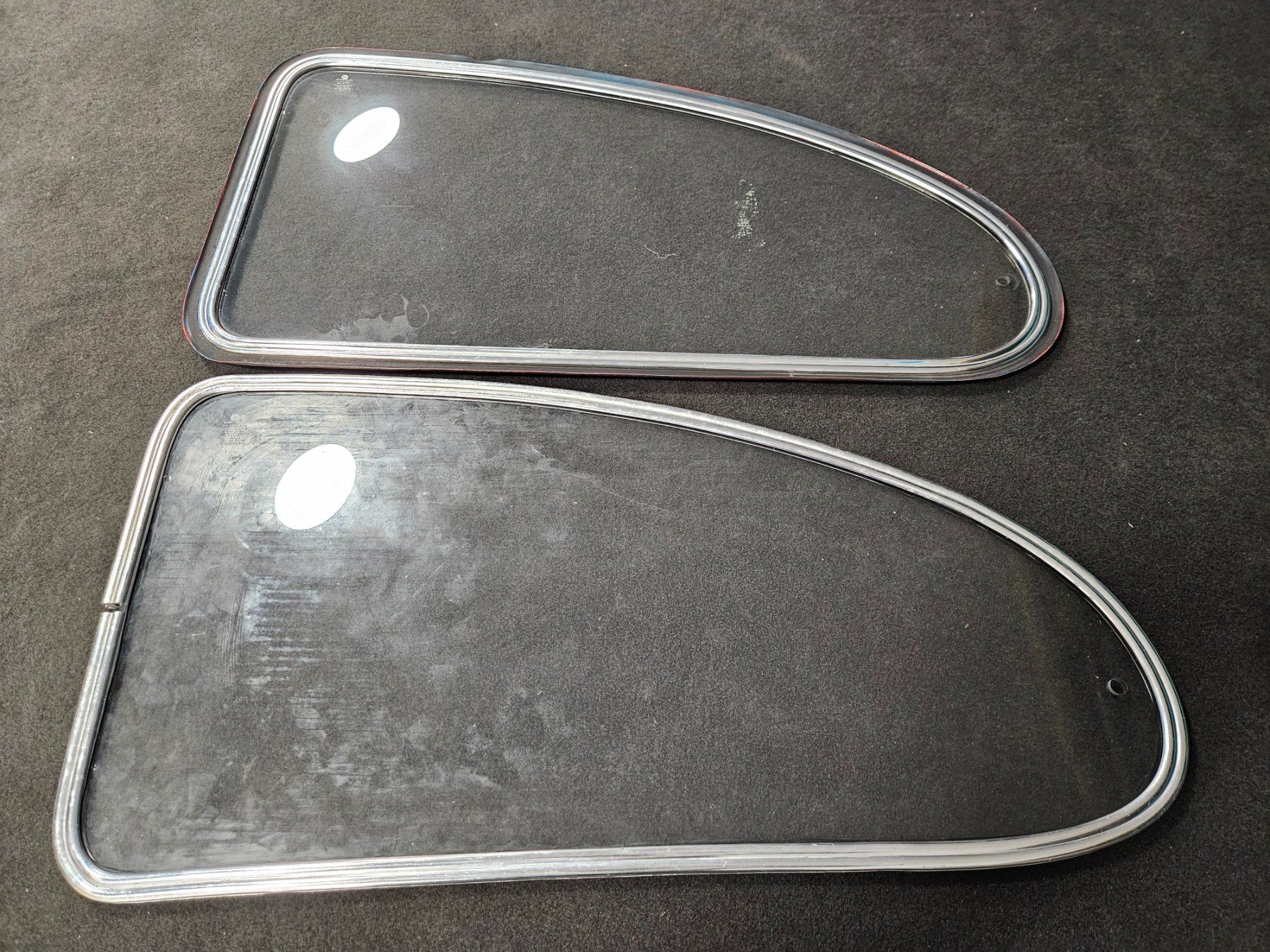 Volkswagen Tutti pezzi di ricambio auto: Ausstellfenster VW Käfer – Usato da Kallnach venduto da Aircooler 3