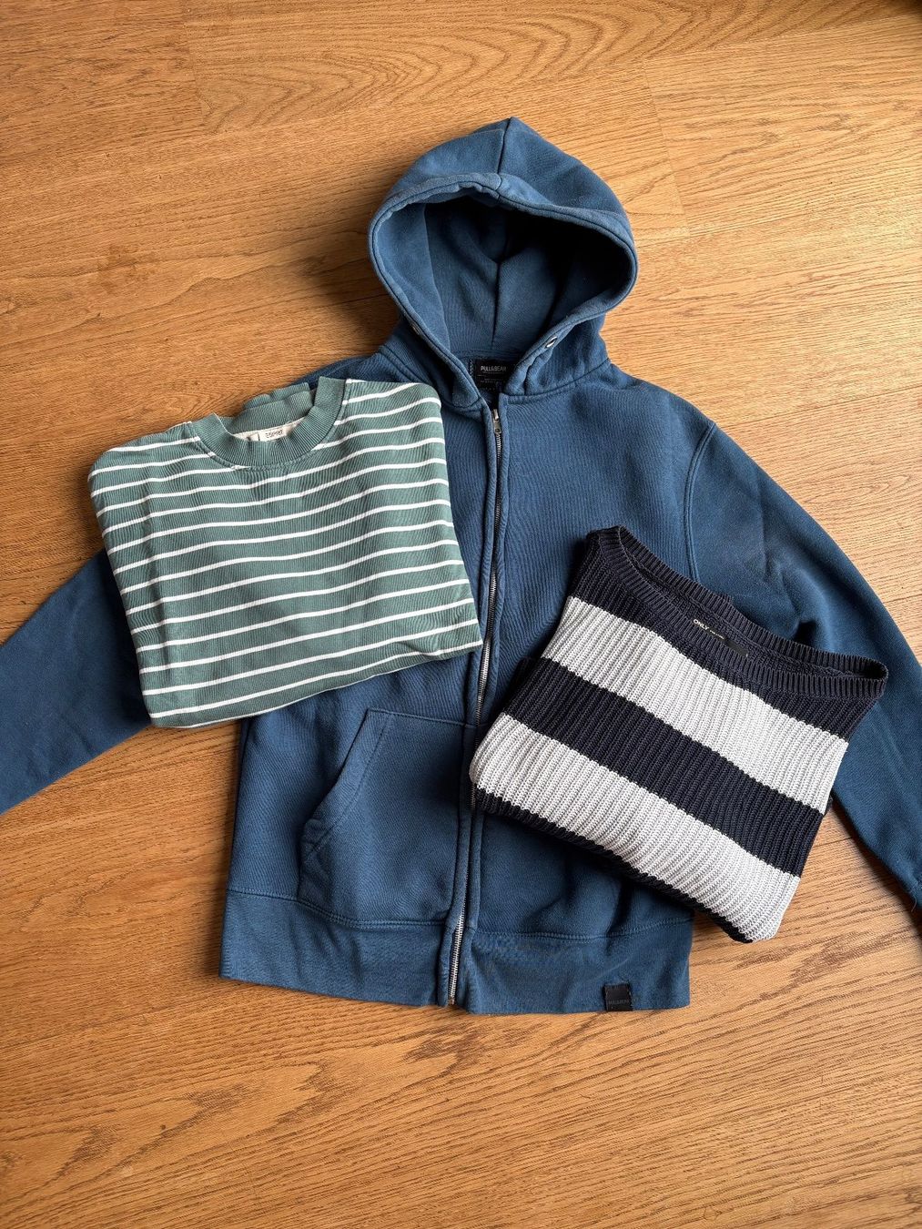 Lotti di vestiti: legere Pullover/Zipjäckchen, Grösse S, Pull&Bear/only/Esprit – Usato da Solothurn venduto da 07mika07