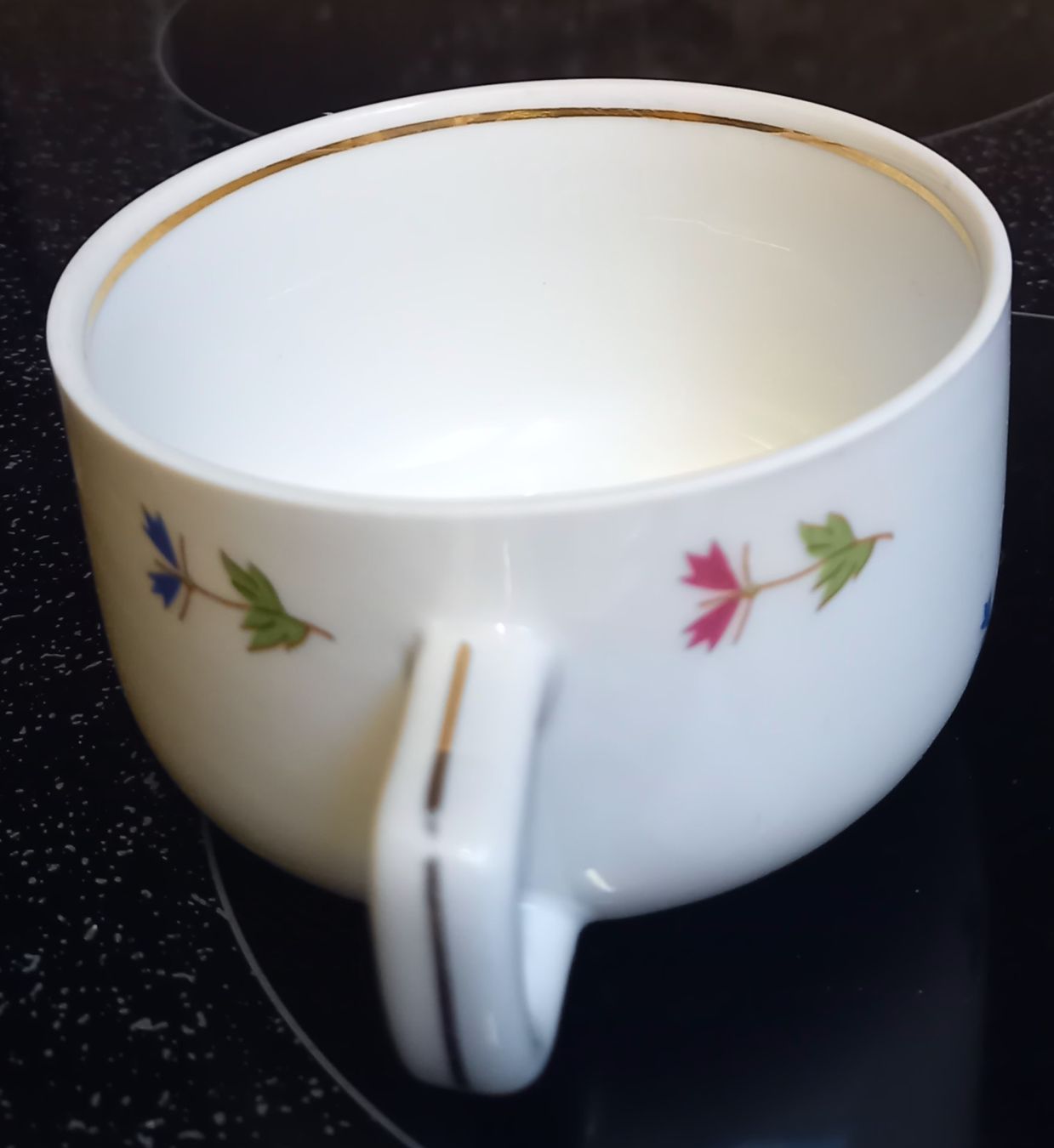 Tazze: Antike Tasse mit feinem Goldrand – Usato da Marbach LU venduto da Ilrebo 2