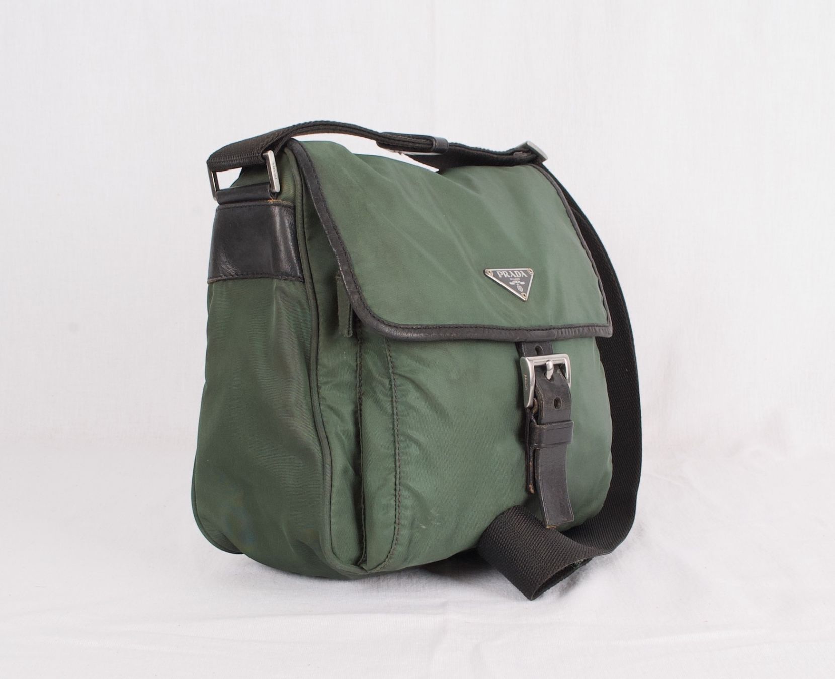Prada Borse: AUTH PRADA GREEN NYLON SHOULDER CROSSBODY BAG. – Usato da Lausanne venduto da Lamedusac 1