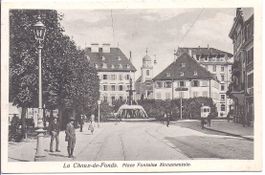 CHAUX - de - FONDS, tram à la place fontaine