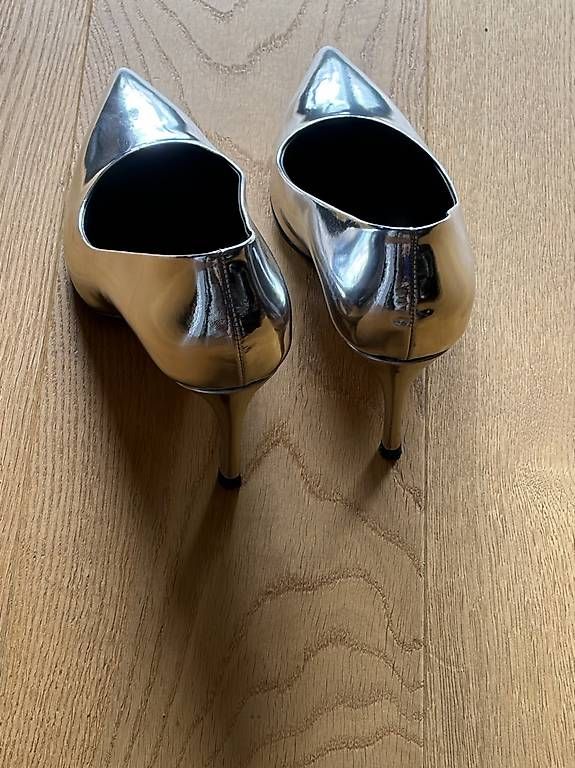 Scarpe da donna: Silberfarbene Pumps – Usato da Oberdiessbach venduto da beh_r9z2 1