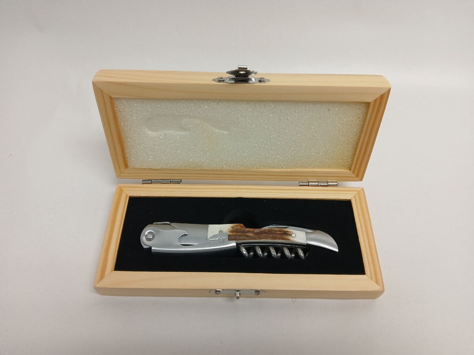 Laguiole Apribottiglie & Tappi per chiusura: NEW! Laguiole corkscrew with wooden Case single hinge – Nuovo e nell'imballaggio originale da Dübendorf venduto da LoRi-2026