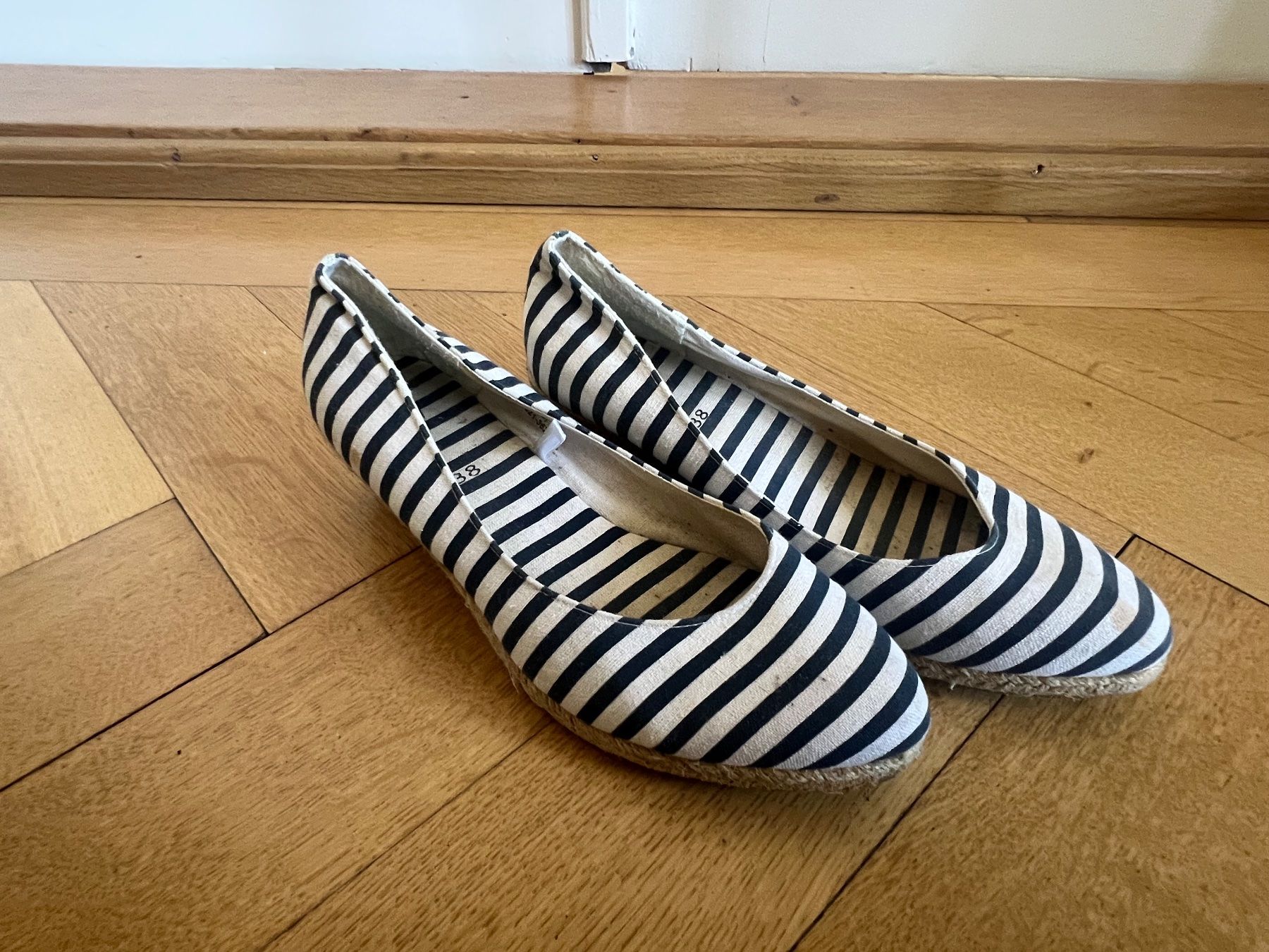H&M Scarpe da donna: Sommerliche Espadrilles Gr. 38 - Gestreift, gebraucht – Usato da Bern venduto da hmarion