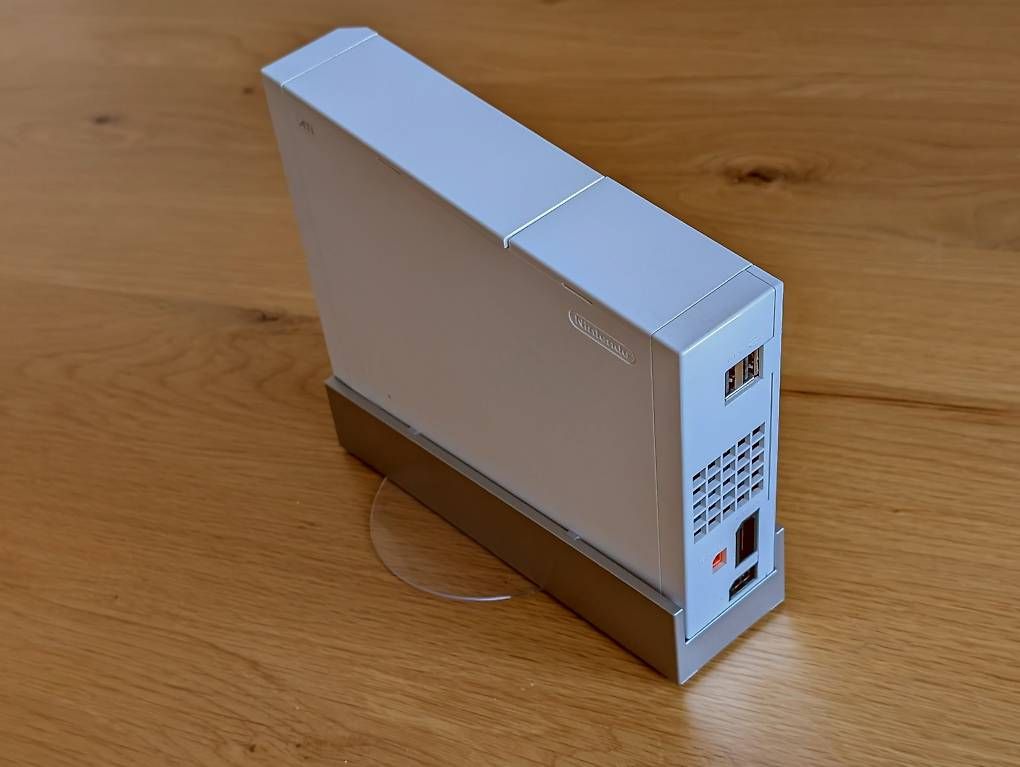 Nintendo Console: Nintendo Wii blanc | fonctionne | 2 manettes – Usato da Neuchâtel venduto da Nila_3D 2