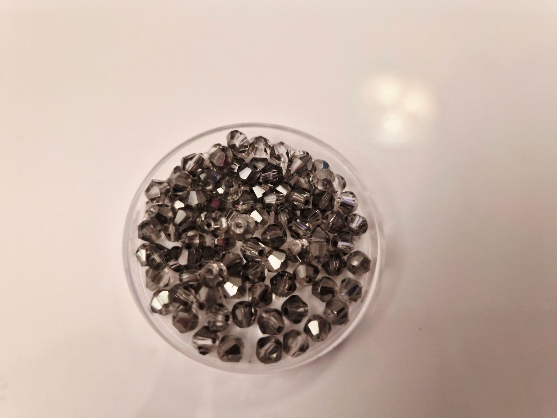 Perle (finte): Glasschliffperlen 4mm 120stk nr19 – Nuovo e nell'imballaggio originale da Dietikon venduto da Eleda