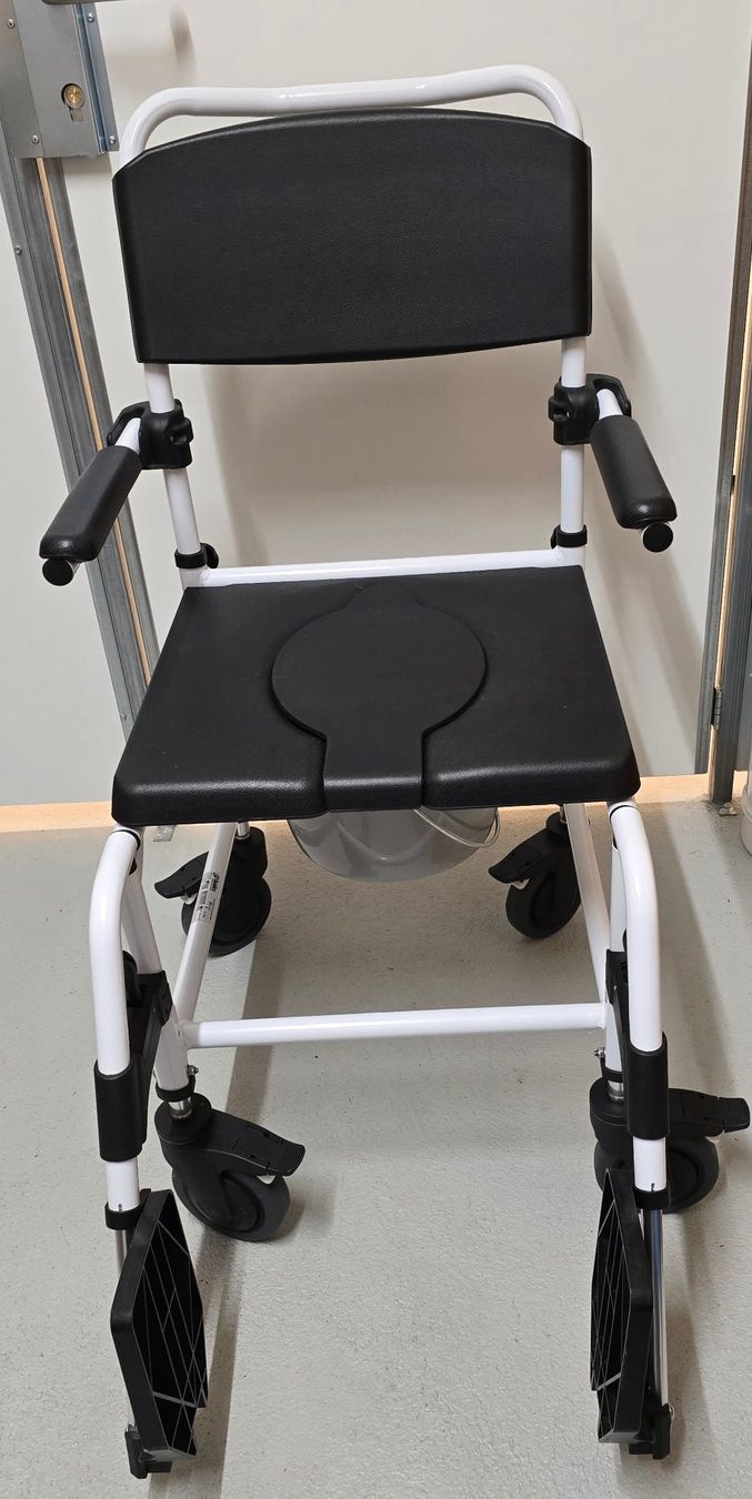 Attrezzature mediche: Dusch- und Toilettenstuhl – Usato da Euthal venduto da Ranke 2