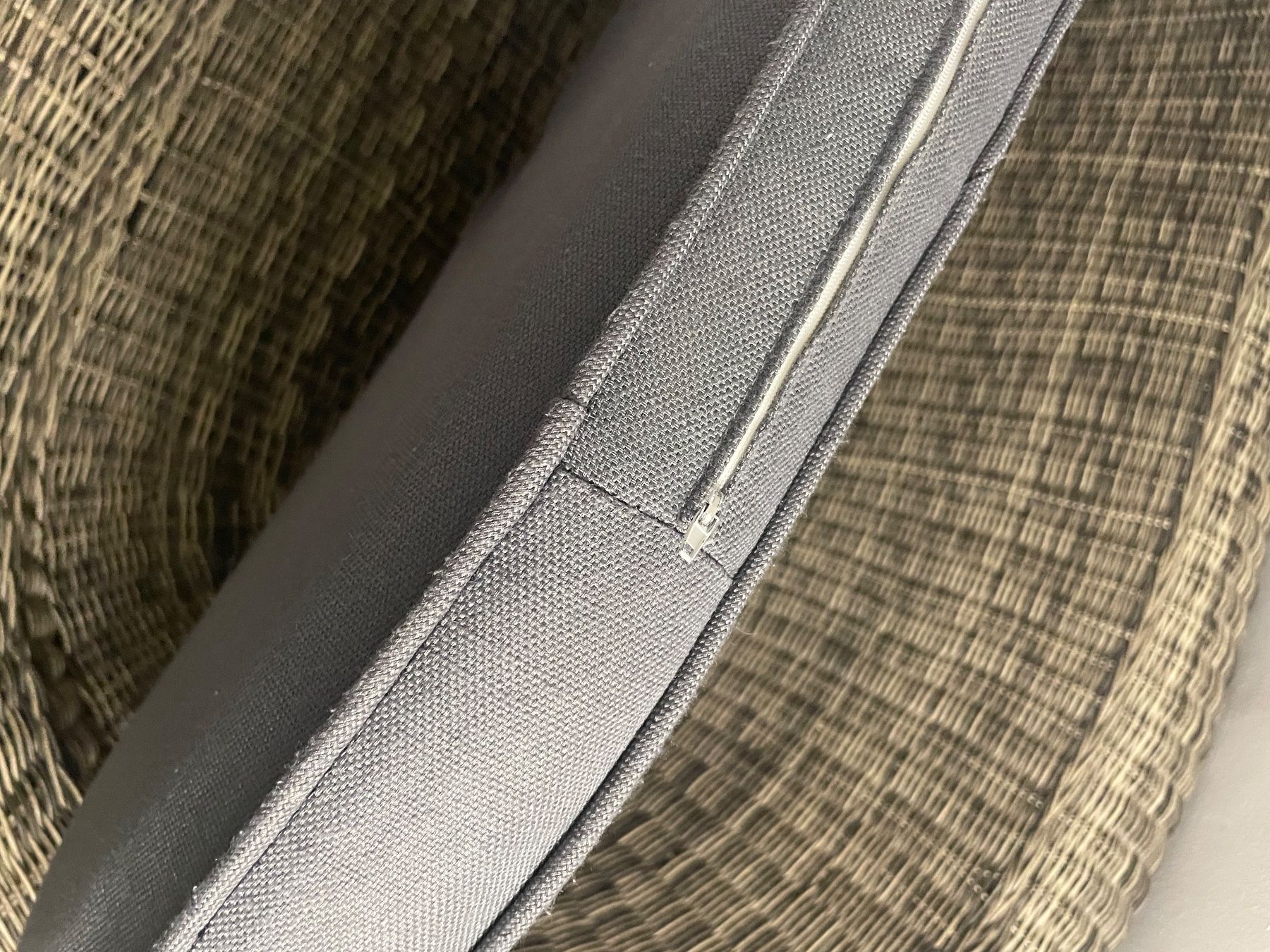 Sofas: Gartenlongue 2er plus runder Tisch – Gebraucht aus Würenlos von Ontrack4 5