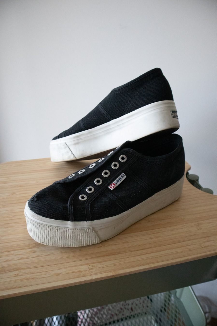 Superga Damenschuhe: Superga schwarz mit Plateau, Grösse 39 – Gebraucht aus Fislisbach von AllyElgorb 1