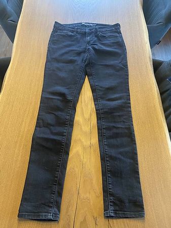 Levis Frauenjeans w29/ l34 schwarz