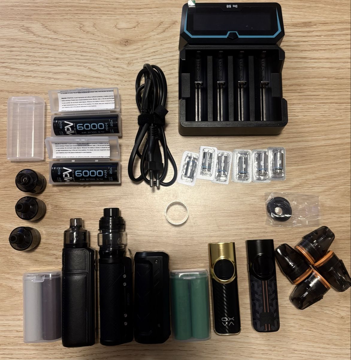 Altri Prodotti per fumatori: E-Zigaretten Set mit Akkus und Zubehör – Nuovo (secondo la descrizione) da Emmenbrücke venduto da pollux79
