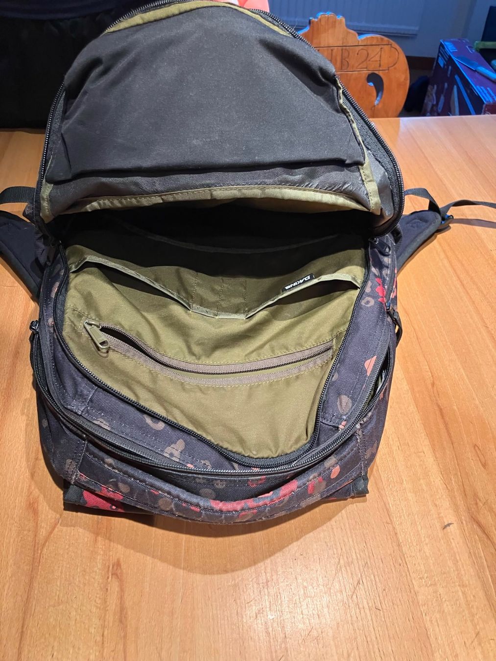 Dakine Zaini: Schulsack Dakine – Usato da Leukerbad venduto da Romro 2