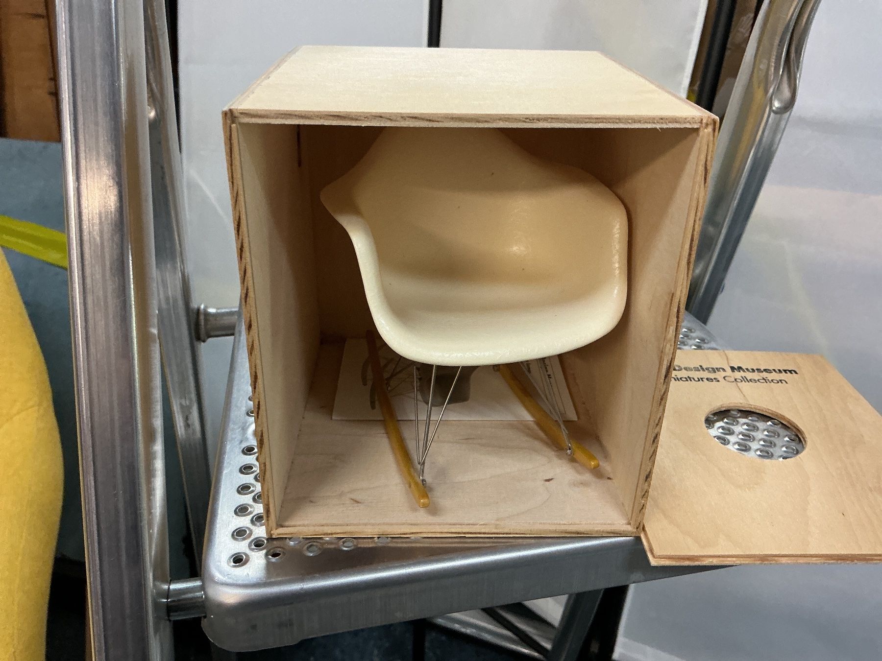Sculptures & Statues: Vitra Design Museum Miniatures Eames – D'occasion à Bern par vielerart 1