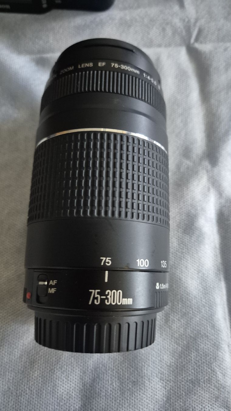 Canon Appareil photo: Spiegelreflexkamera Canon – D'occasion à Hombrechtikon par Bakra12 3
