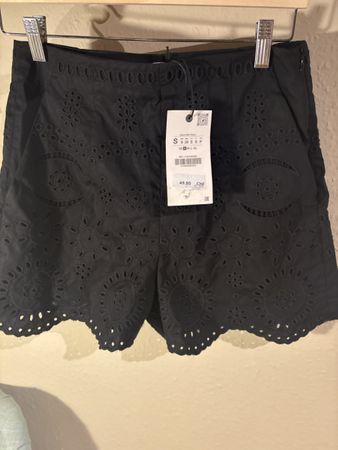 Shorts noirs brodés taille S Zara état neuf