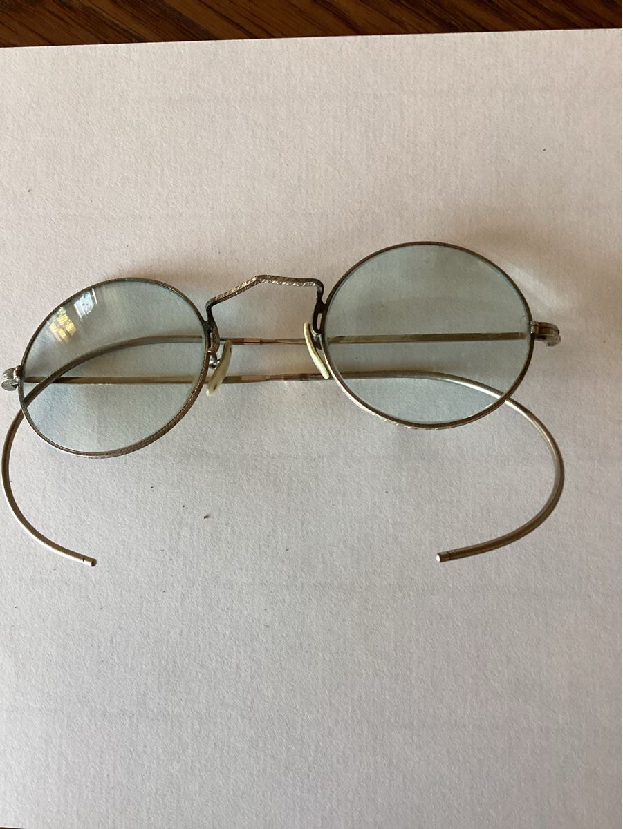 Brillen & Gläser: Antike Brille – Gebraucht aus Nürensdorf von Nefre