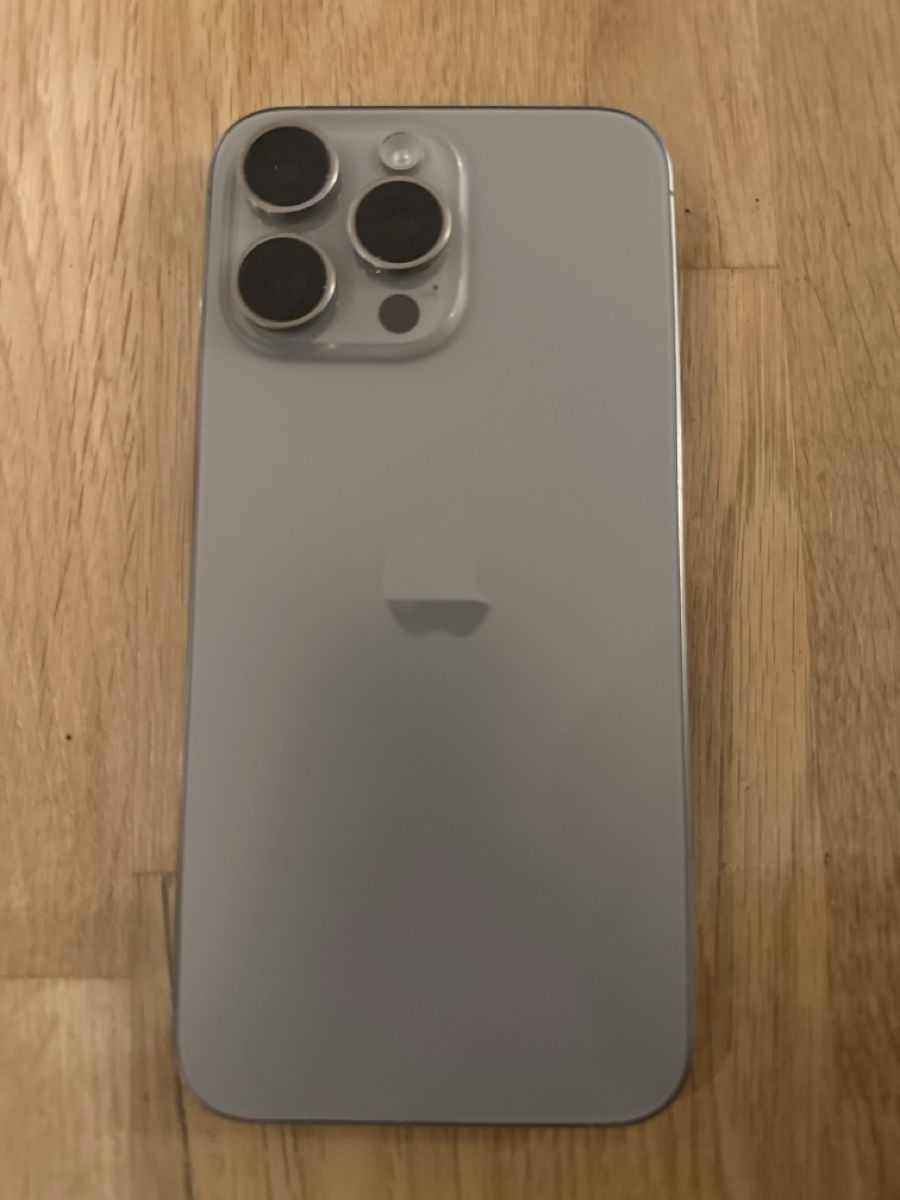 Apple Telefoni cellulari / Smartphones: iPhone 15 Pro Max Apple 512 Go gris état d'usage correct – Usato da tafers venduto da ros_6kd7