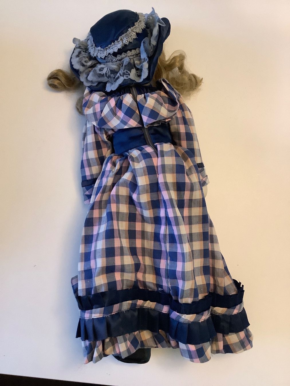 Puppen: Porzellan-Puppe – Gebraucht aus Triesen von boston7 2