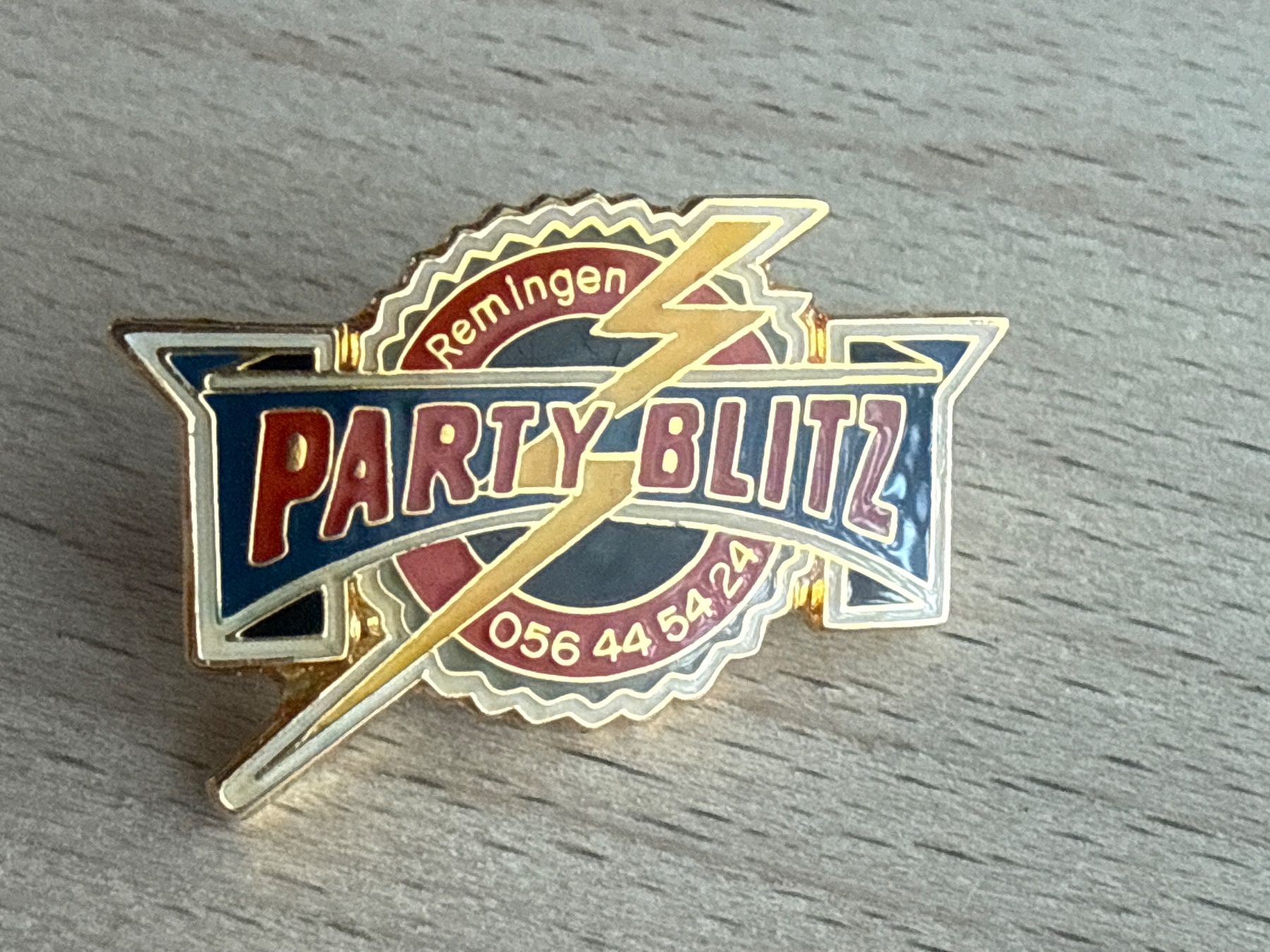 Plaketten & Abzeichen: Pin Party-Blitz Remingen – Gebraucht aus Glattbrugg von Schweigmatt