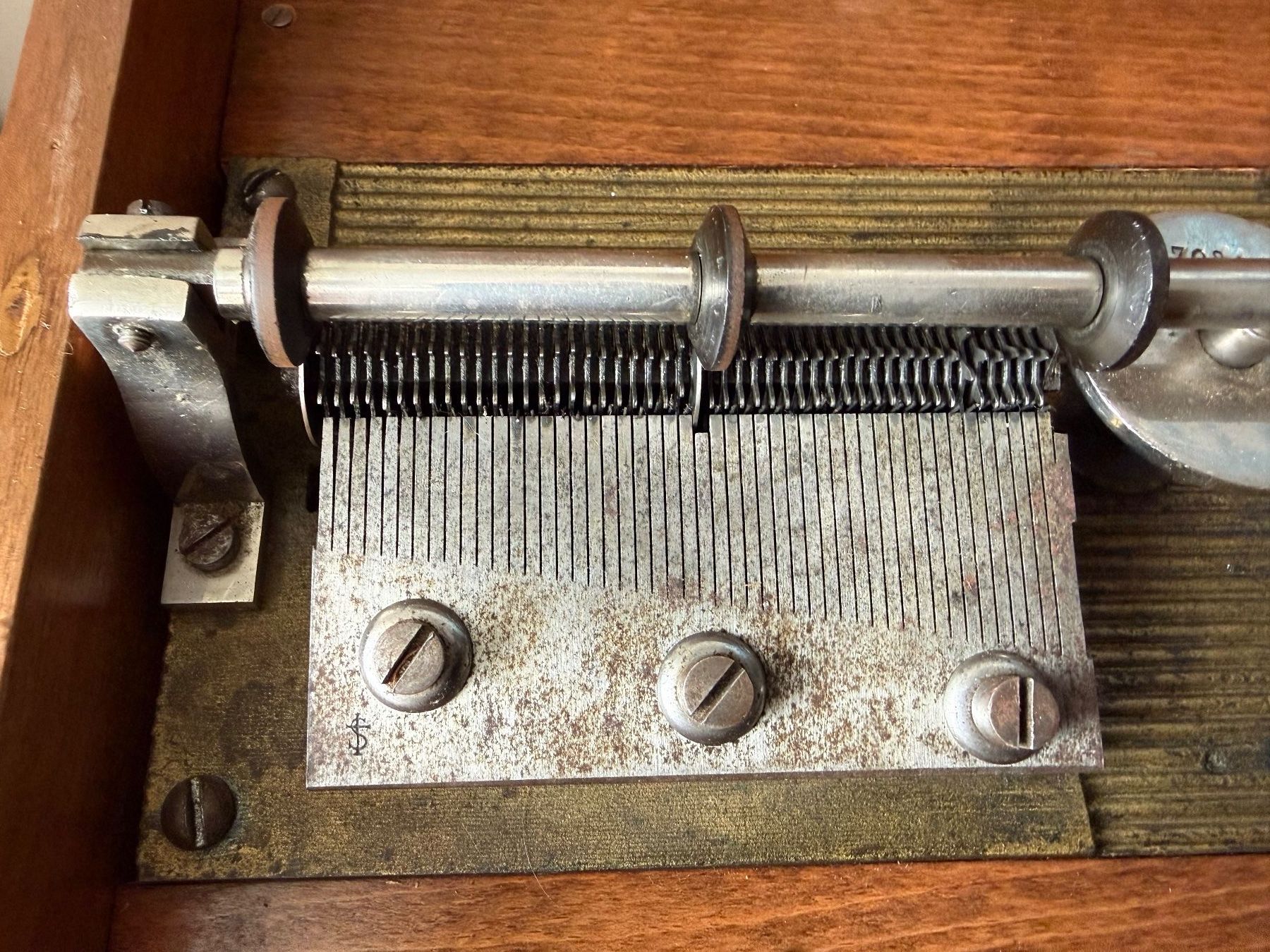 Carillon: Antike Mira Platten-Spieldose – Usato da Zwingen venduto da moje1 7