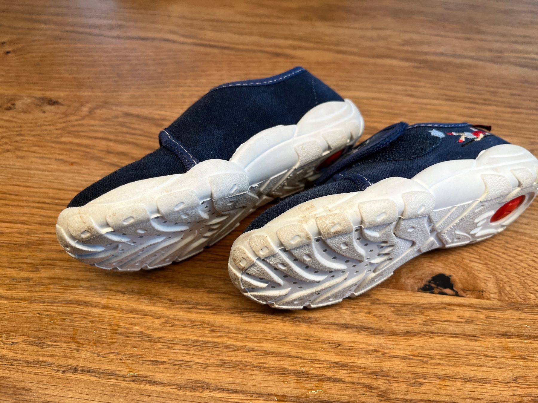 Schuhe für Jungen: Schuhpaket Grösse 26 (4 Schuhe) – Gebraucht aus Brünisried von Seisler88 4