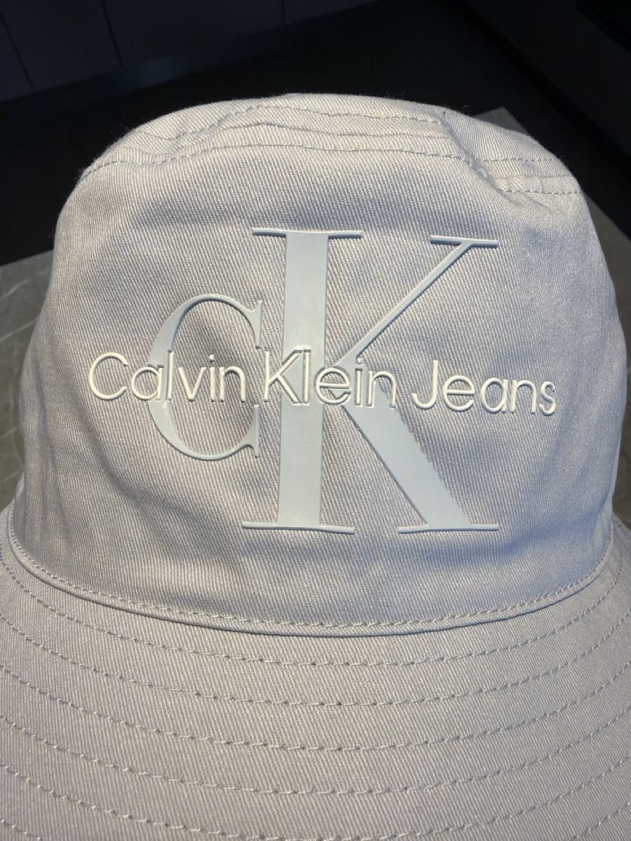 Calvin Klein Copricapi, berretti & cappellini: Neu Calvin Klein Jeans Bucket Hat – Nuovo (secondo la descrizione) da Kappel SO venduto da Janni07 1