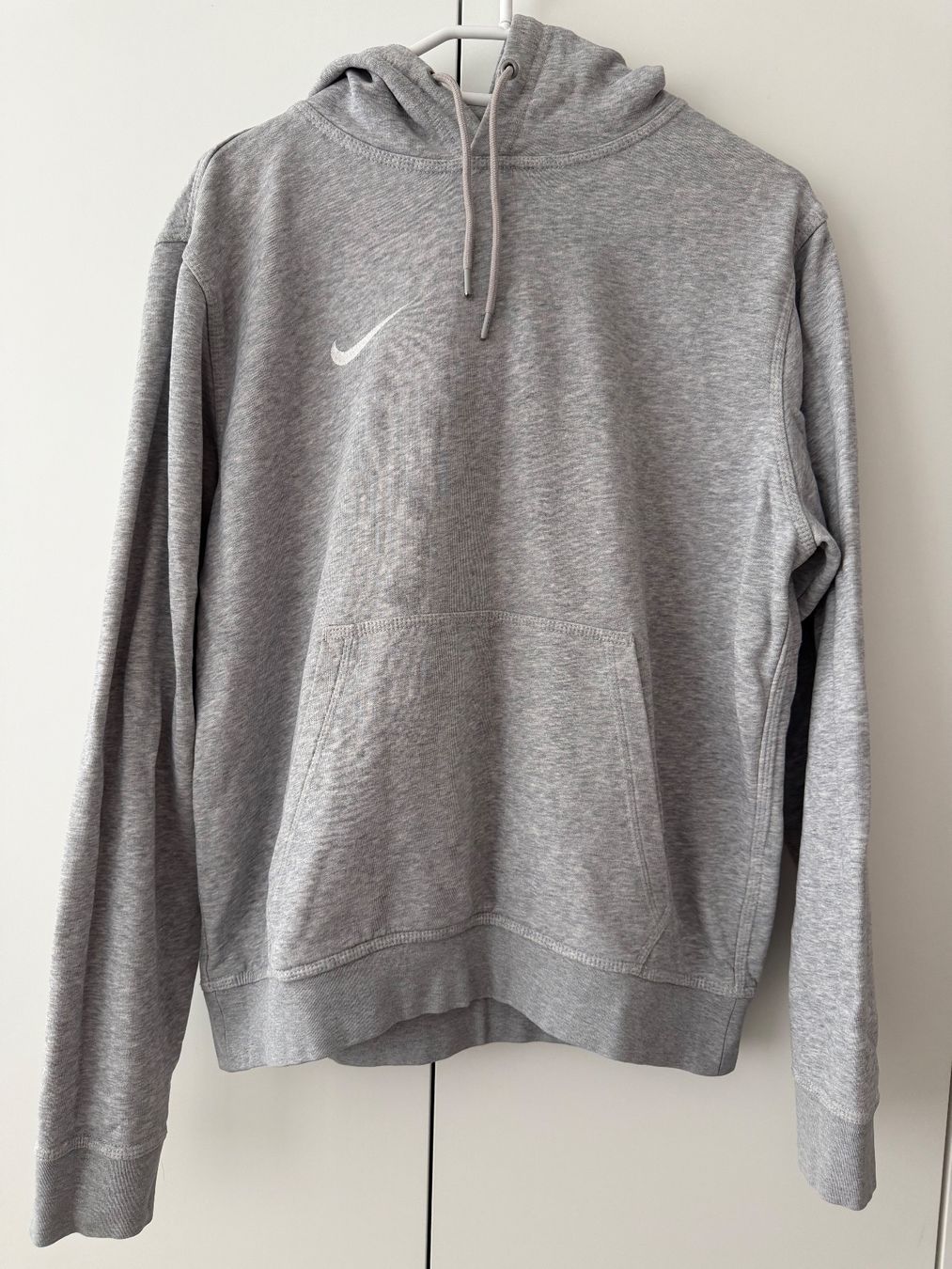Puma Pullover & Sweatshirts: Graue Kapuzenpullover von Puma (Gr. M) – Gebraucht aus Dübendorf von kmag-20