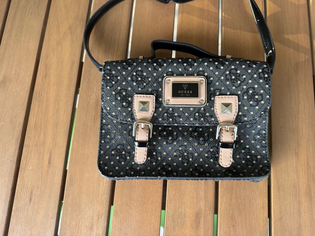 Guess Borse da donna: Stylish Guess Handbag - Great Condition! – Usato da Malans GR venduto da Knoevels 1