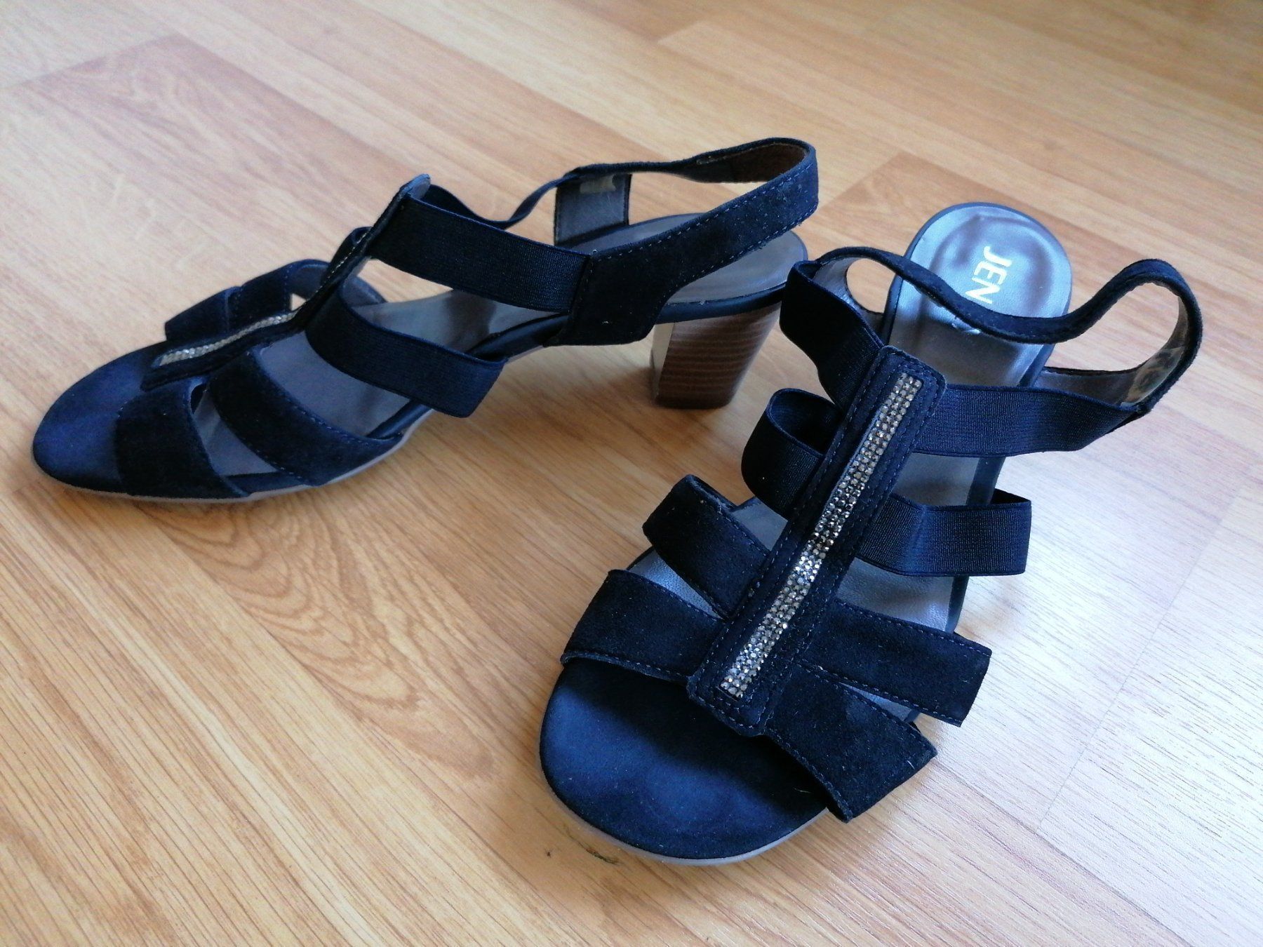 Scarpe da donna: Sandalen mit Absatz Gr 40 – Usato da Büttikon AG venduto da Amineah