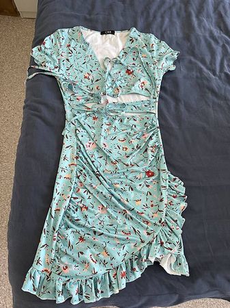 Sommerkleid Blumen Gr. M - luftig & figurbetont