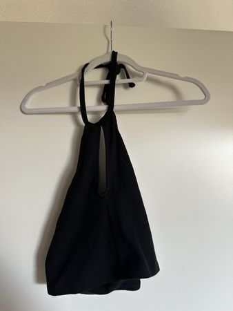 Schwarzes Top mit Neckholder guter Zustand M