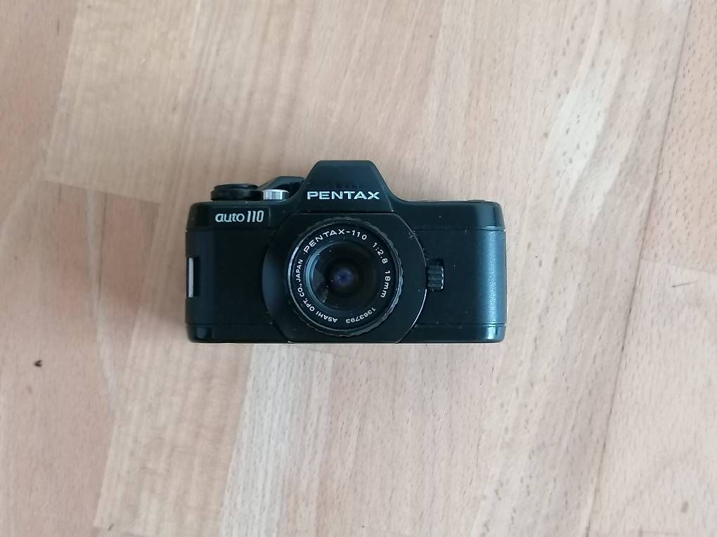 Pentax Fotocamera: Asahi Pentax auto 110 + 2.8 / 18 mm Weitwinkelobjektiv – Usato da Zürich venduto da BassLime 1