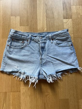 Levi's Jeans Shorts, hellblau, destroyed Look, W28