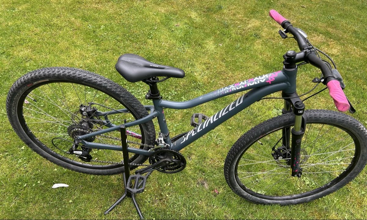 Specialized Biciclette: SPECIALIZED, vélo tout terrain pour junior – Usato da Athenaz (Avusy) venduto da xam48