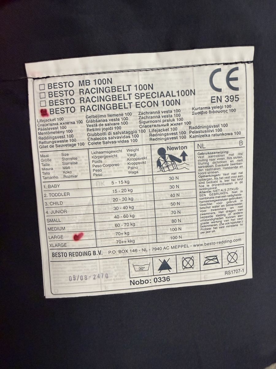 Schwimmwesten: Schwimmweste Grösse L – Gebraucht aus Bellach von Seidenglanz 2