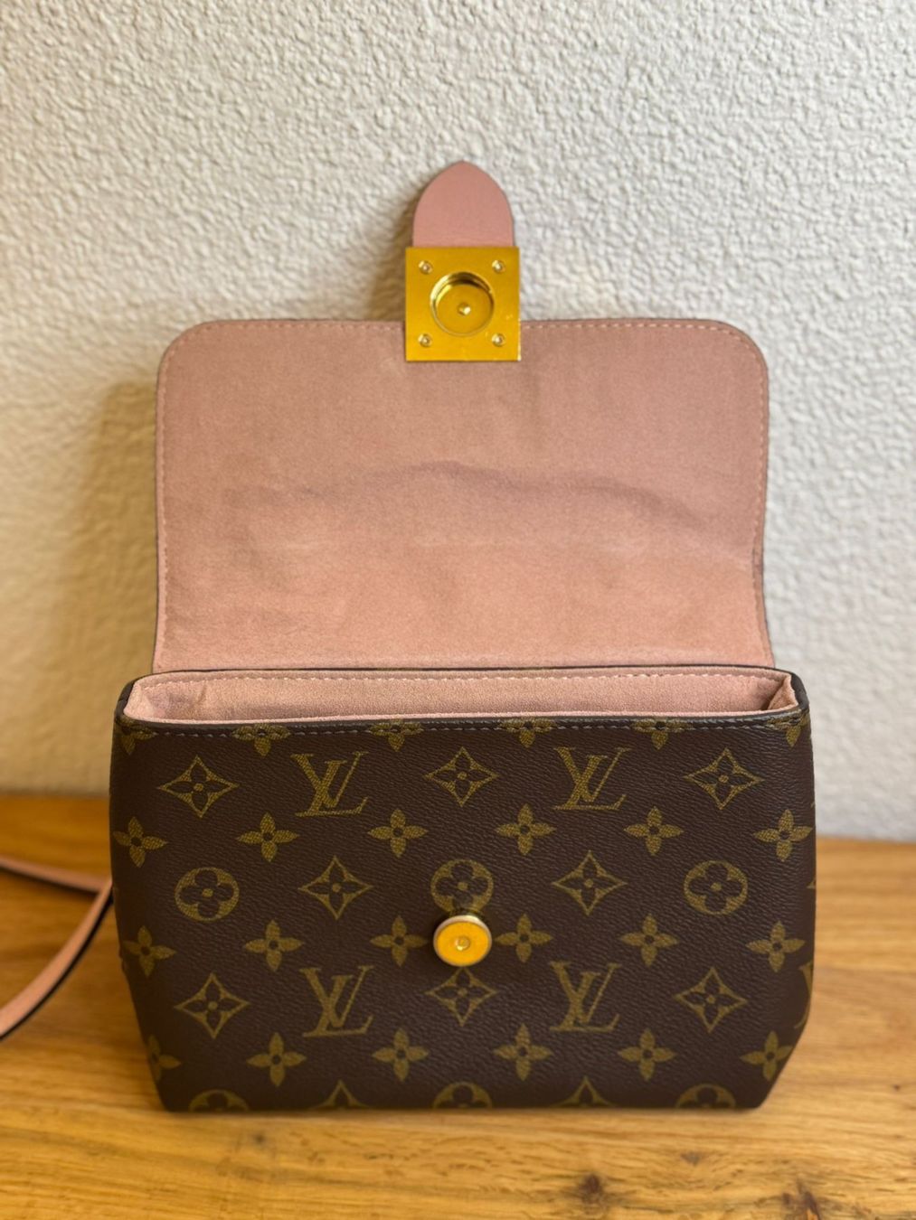 Louis Vuitton Borse da donna: Louis Vuitton Locky BB Rose - TOP Zustand – Usato da Oensingen venduto da TheBaggyClub 5