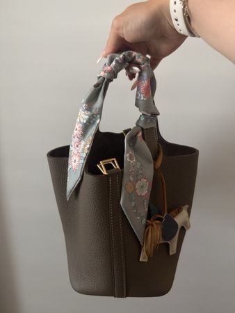Hermes’s Picotin size 18 Farbe étoupe gold hardware 