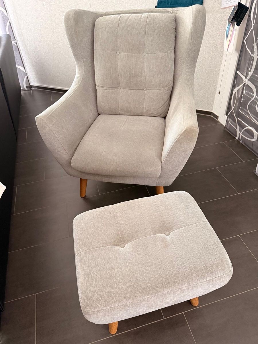 Fauteuils: Gemütlicher Sessel mit Hocker – D'occasion à Ganterschwil par CS-150 1