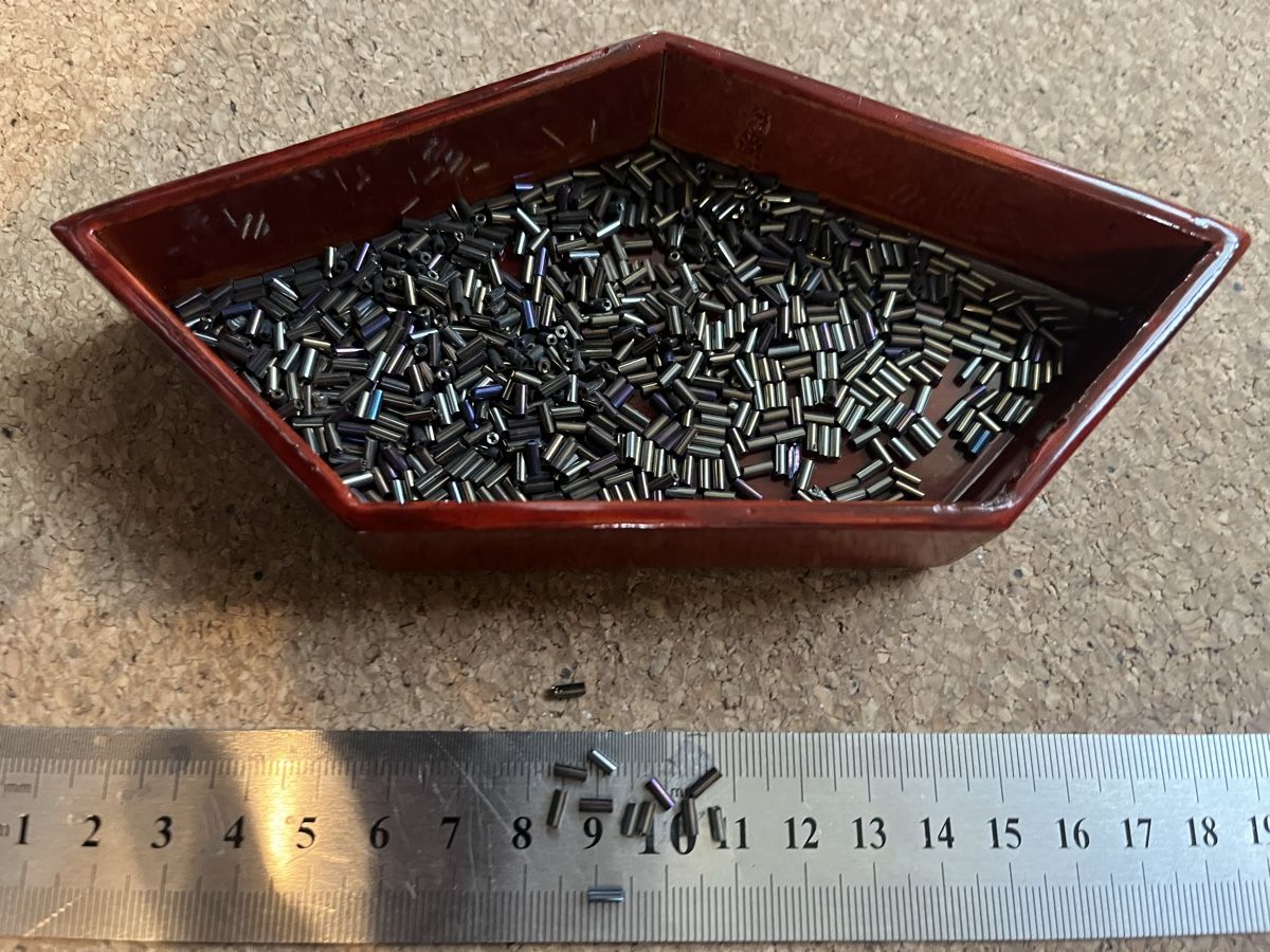 Kit bricolage: Bugle Beads Set 100g Schwarz Gold Silber Violett irisierend – Nuovo (secondo la descrizione) da Zuchwil venduto da MLV92 6