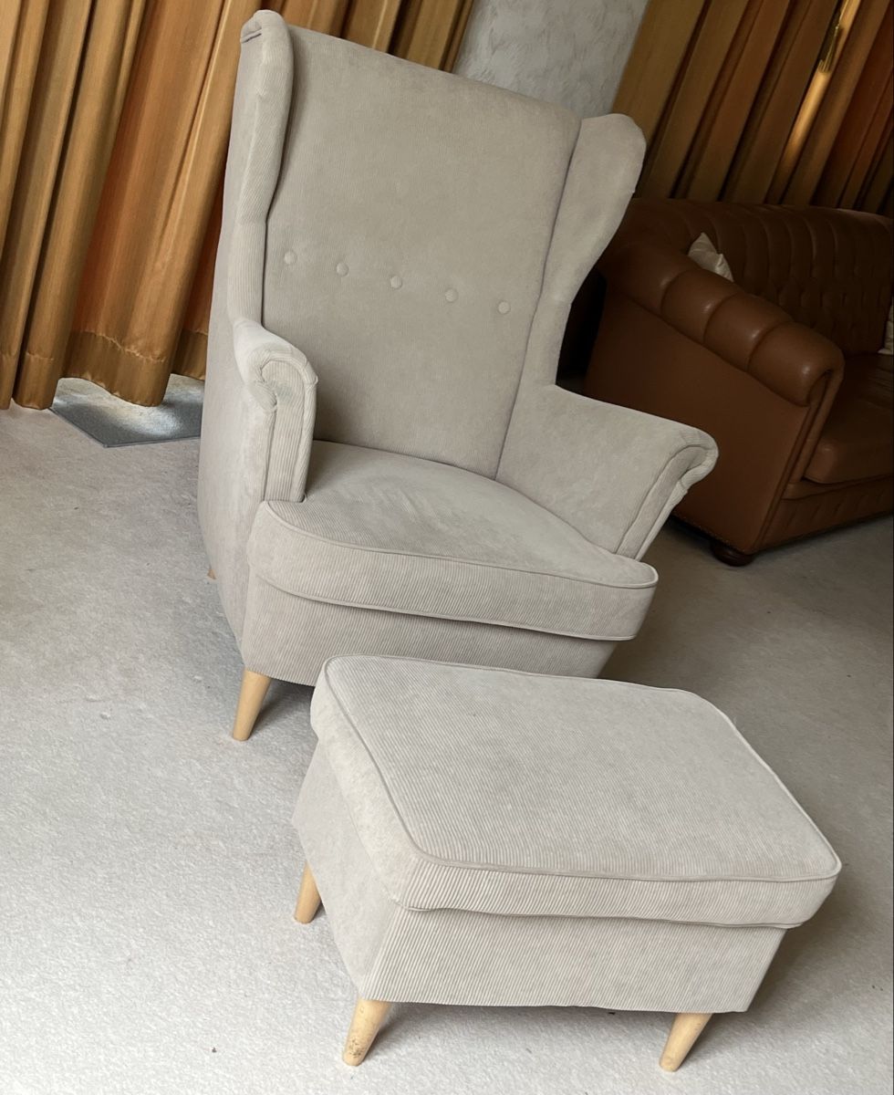 Ikea Poltrone: IKEA winged Strandmon chair & foot stool – Usato da Zürich venduto da ajl_x6tg 4