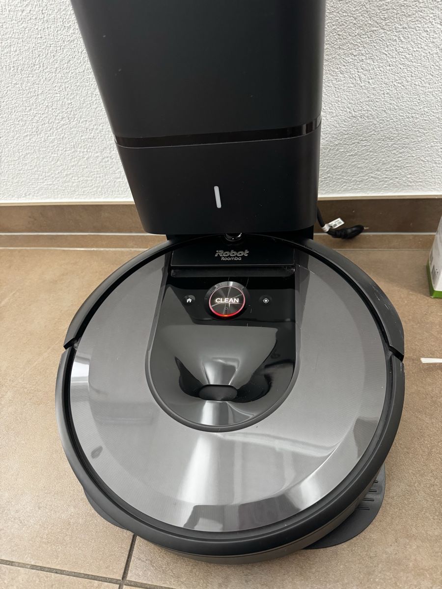 Irobot Aspirapolveri & Accessori: iRobit Roomba i7+ – Usato da Grabs venduto da mylinh.nguyen95 1