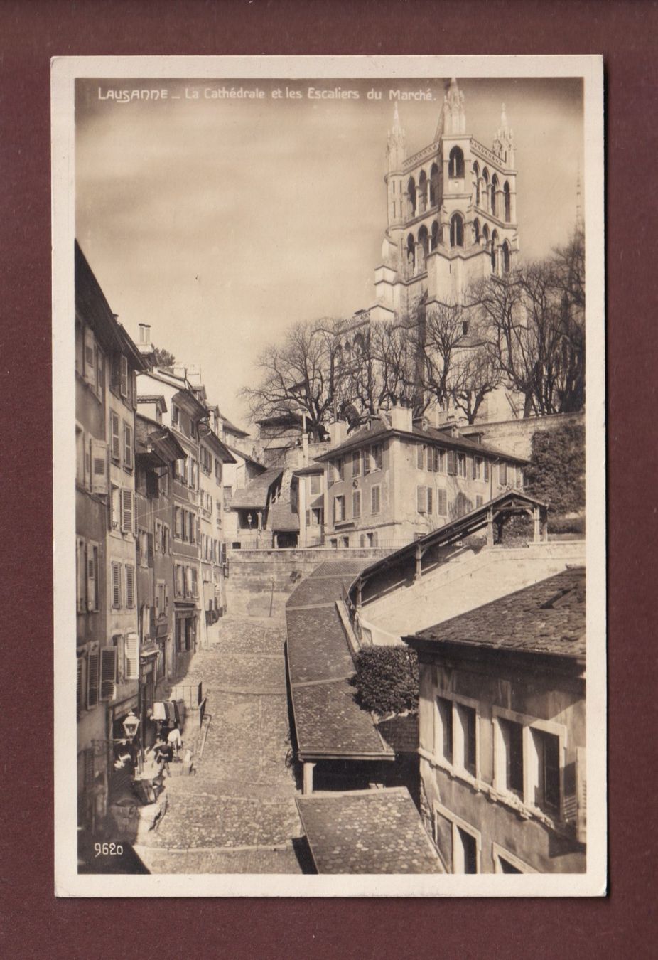 Cartoline postali: LAUSANNE - Escaliers du Marché - Cathédrale – Usato da Pully venduto da nicecards