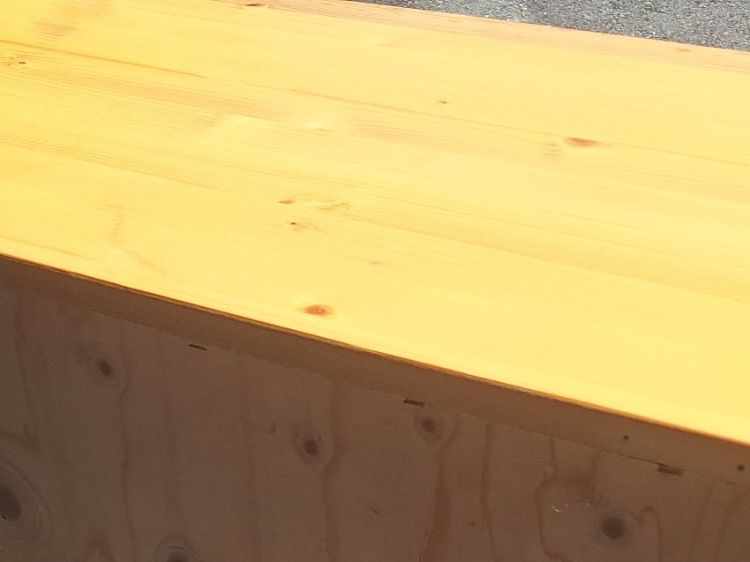 Cassettiere: HÜBSCHE TANNENHOLZ-KOMMODE MIT GEZ. SCHUBLADEN – Usato da Huttwil venduto da Kunterbuntli 7