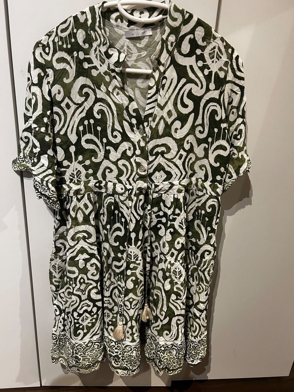 Kleider: Luftiges Kleid Weiss Olive gr s – Gebraucht aus Scherz von Mandarine8