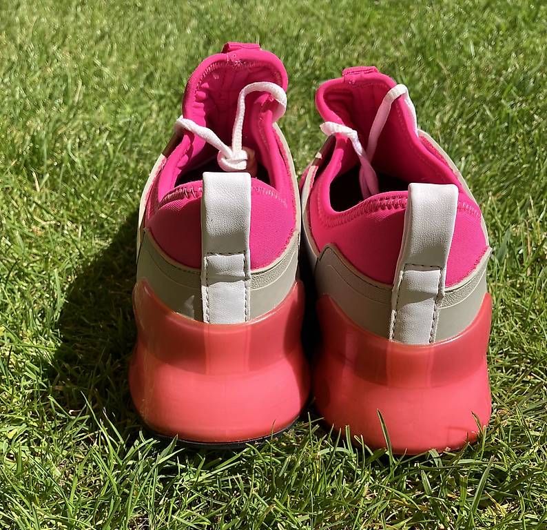 Scarpe da donna: Guess Sneaker Teckie pink Gr. 38 – Usato da Lyss venduto da stubenwagen 2