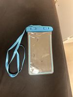 Wasserdichte Handyhülle blau mit Umhängeband