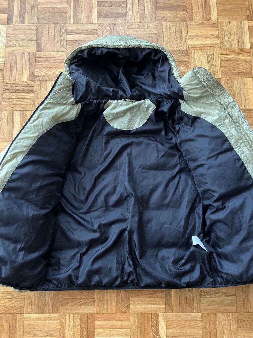 Giacche: Warm Winter Puffer Jacket, Unisex - Size L – Usato da Balerna venduto da gua_65n2 1