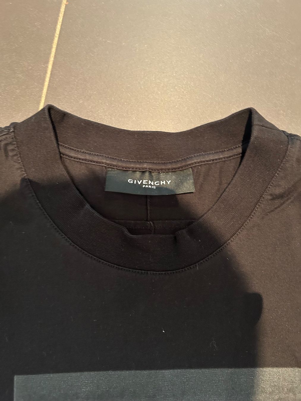 Givenchy T-shirt: Givenchy t-shirt – Nuovo (secondo la descrizione) da Schlieren venduto da Leavio 1