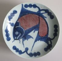 China / Japan: Blauweisser Teller m. Koi-Fisch, Keramik (II)