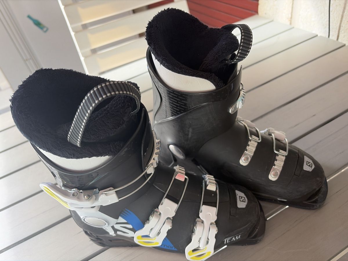 Salomon Schuhe für Jungen: Chaussures de ski Salomon – Gebraucht aus Marin-Epagnier von hibiscus26